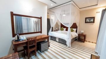 8 bedrooms, iron/ironing board, WiFi, bed sheets