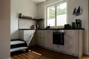 Kylskåp, mikrovågsugn, ugn och spishäll