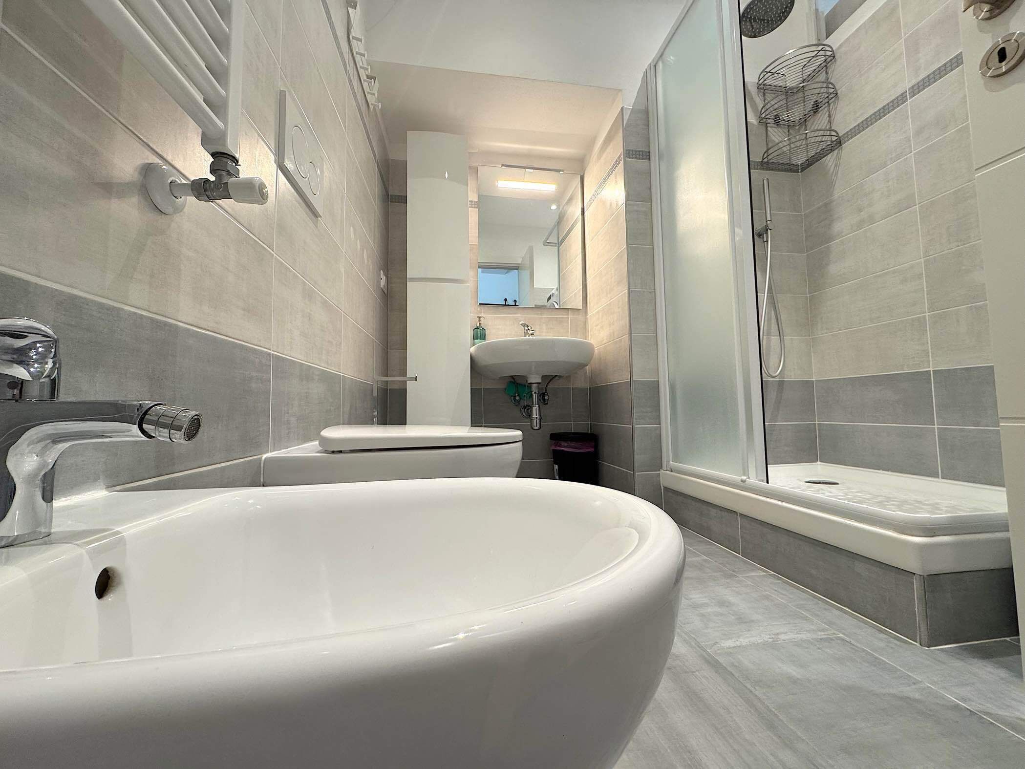 Doccia, asciugacapelli, bidet, asciugamani