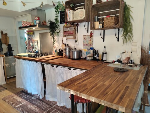 Bed and breakfast between sea and mountains on the Spanish border