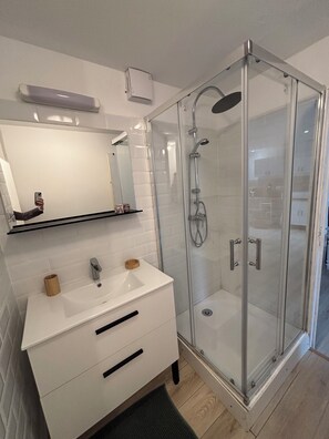 Shower, hair dryer, towels, soap