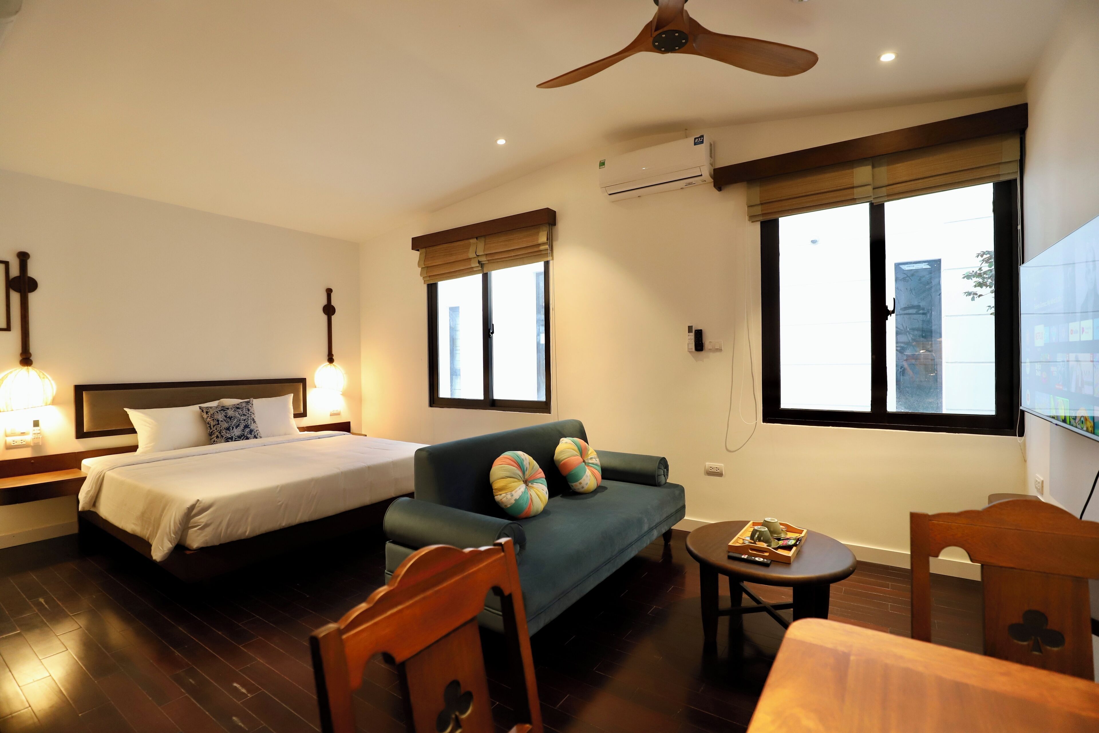 Caja de seguridad en la habitación y escritorio 