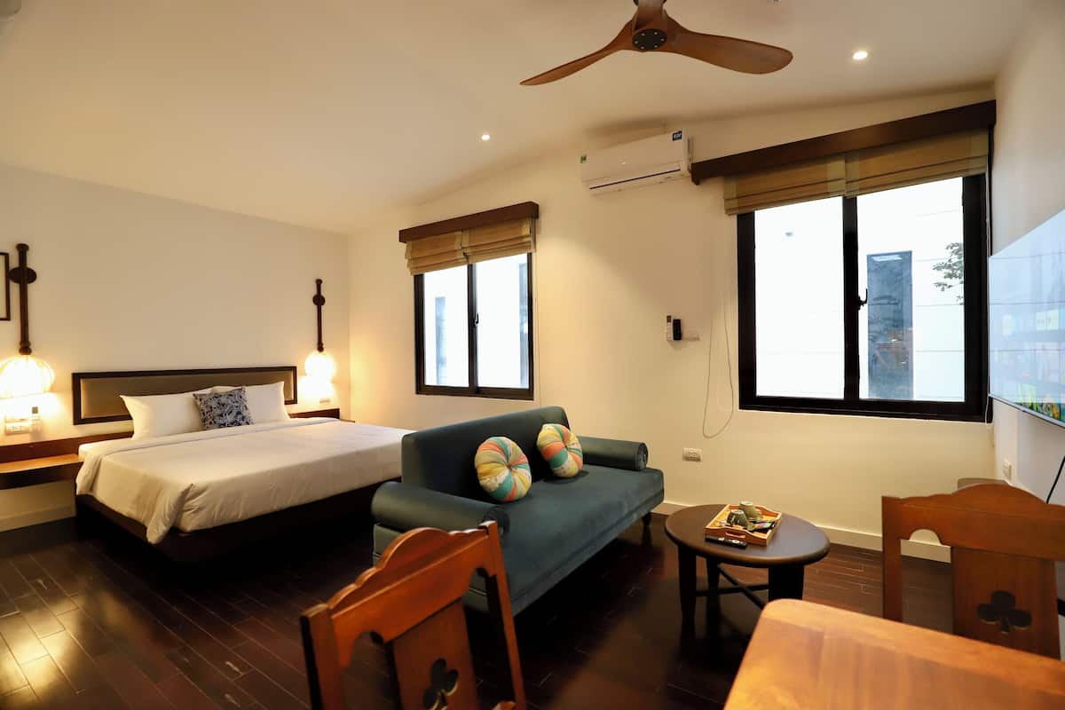 Dobbeltrom – classic | Safe på rommet, skrivebord, skrivebord for bærbar PC og lydisolert