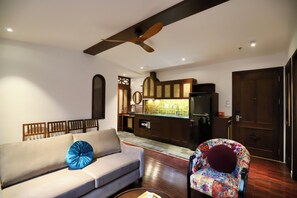 Family Suite, Non Smoking, Kitchen | Private kitchen | Mini-fridge, microwave, stovetop, electric kettle - 51A Quang Khanh (Hanoi)