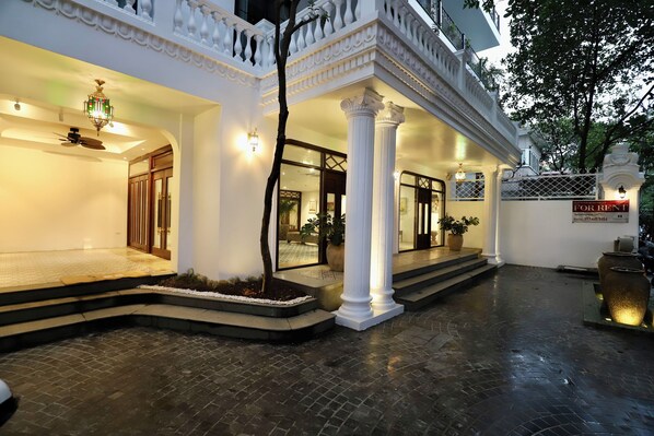 Property entrance - 51A Quang Khanh (Hanoi)