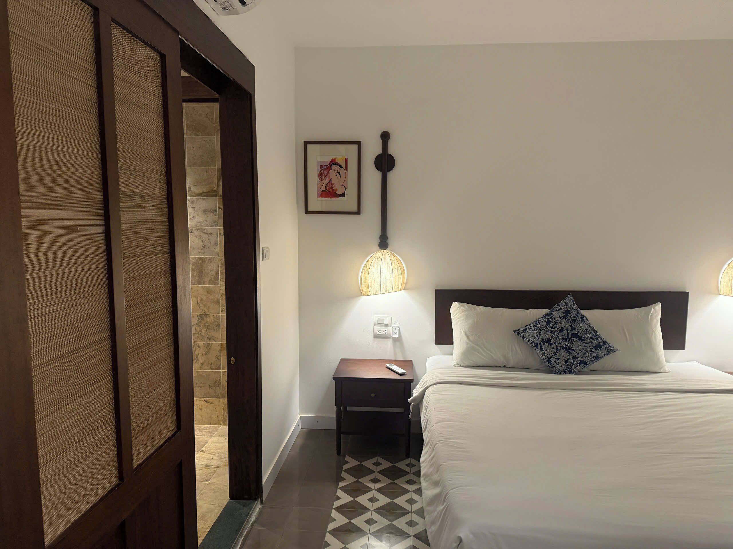 Caja de seguridad en la habitación y escritorio 