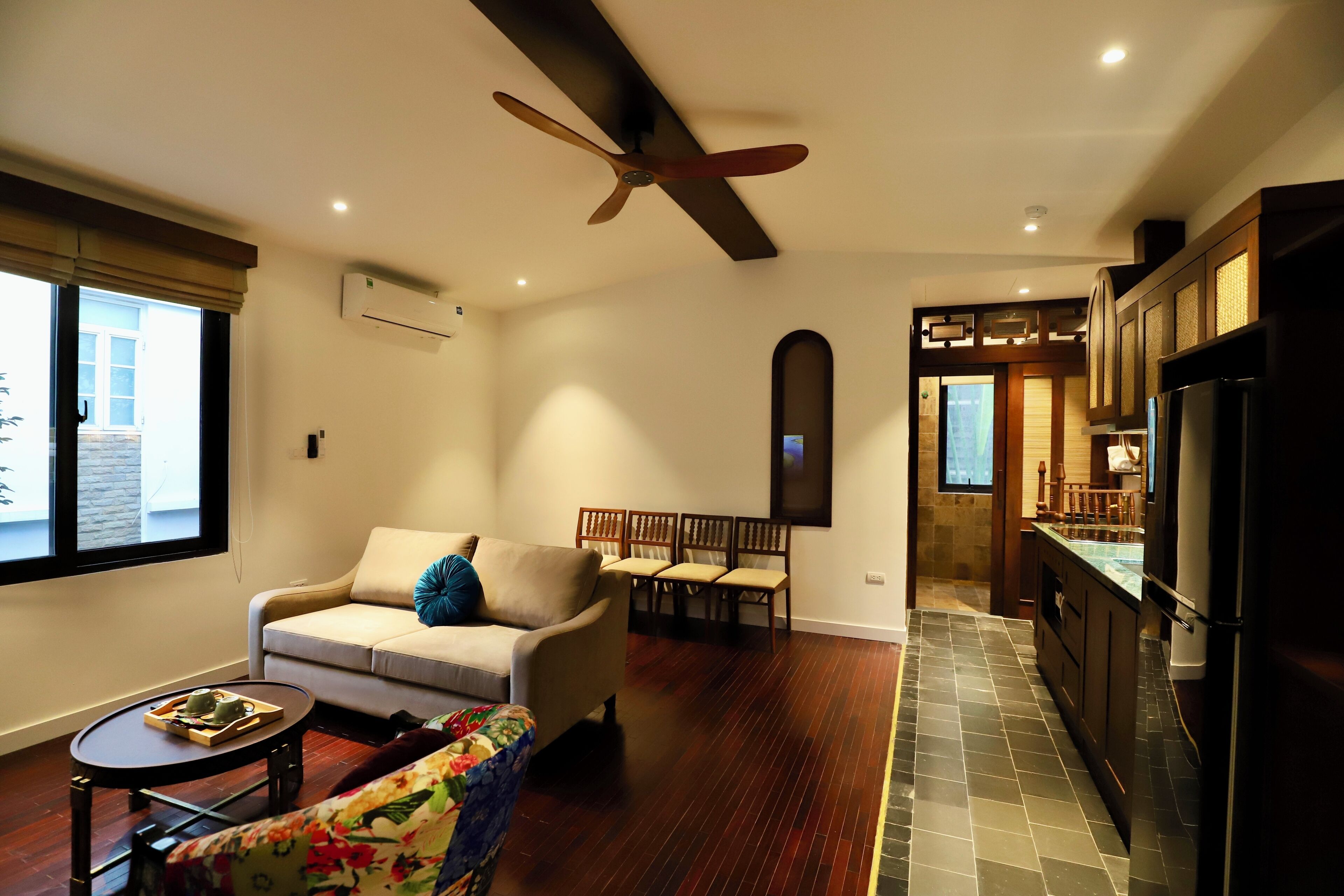 Caja de seguridad en la habitación y escritorio 