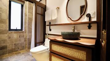 Kahden hengen junior-huone, tupakointi kielletty, keittiö | Kylpyhuone | Tohvelit