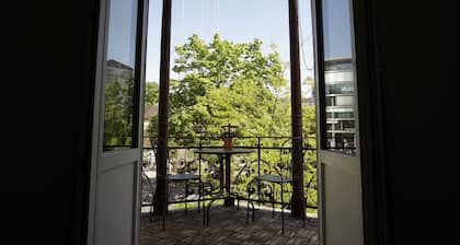 ReLiving â Historic City Apartment