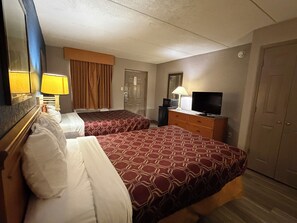 Desk, laptop workspace, blackout curtains, iron/ironing board - Garden inn and suites san antonio l 35 (San Antonio)