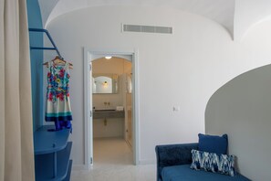 Superior Triple Room, Sea View | Living area - Infinity Suites Praiano (Praiano)
