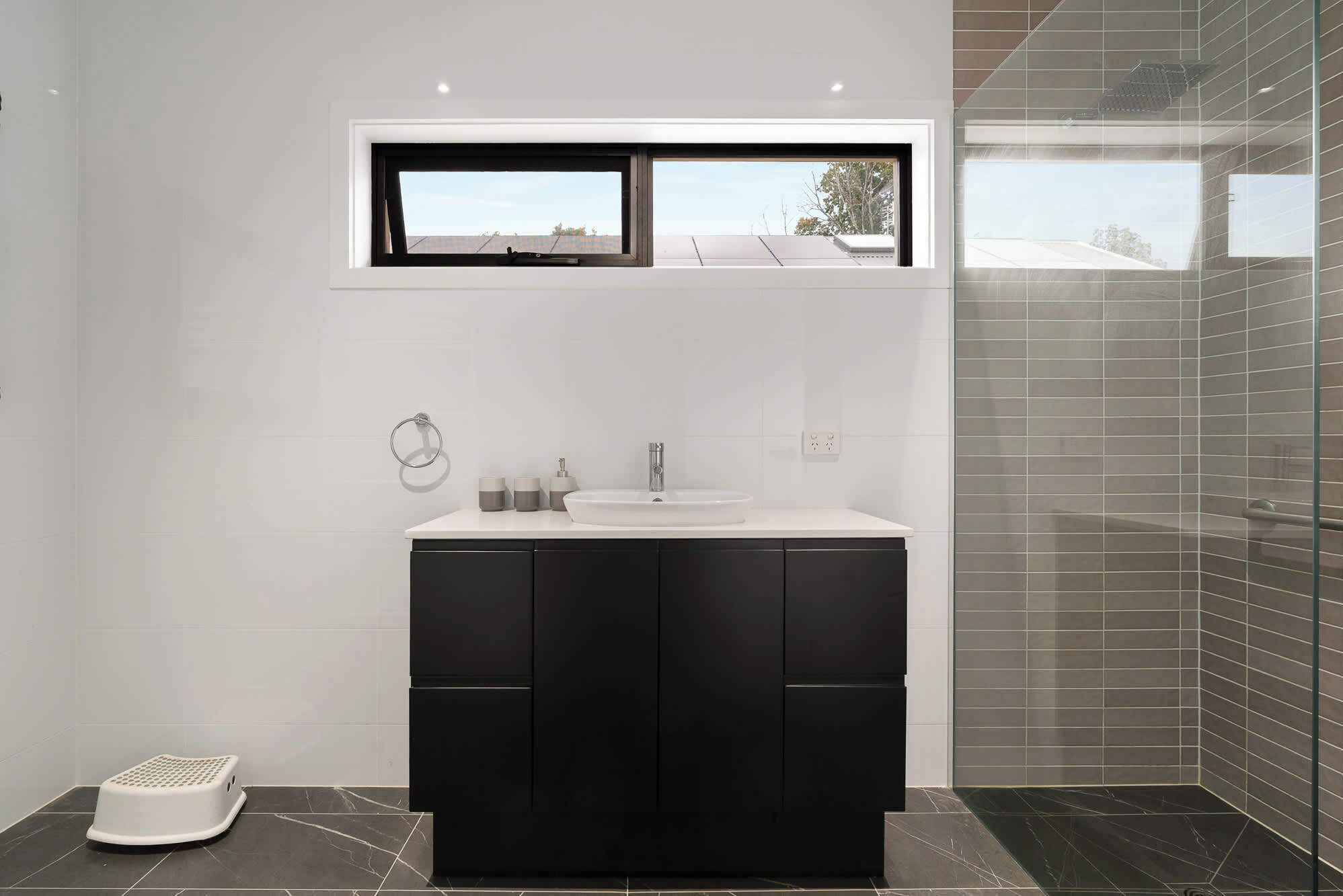 Ducha, secador de pelo, toallas