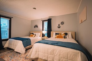 3 bedrooms, free WiFi, bed sheets - Storybook Inn | Near Amish Country | Game Table (Dalton)