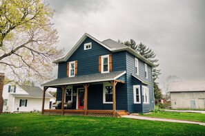 Exterior - Storybook Inn | Near Amish Country | Game Table (Dalton)