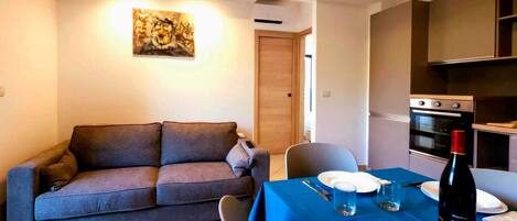 Smart TV, table tennis