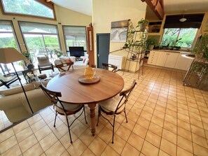 Dining - Cozy house with pool in the Gulf (Lacanau)