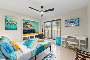 4 Schlafzimmer, Schreibtisch, Bügeleisen/Bügelbrett, Reisekinderbett