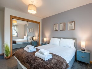 2 bedrooms, free WiFi - Lovely apartment for 5 people with WIFI, TV and pets allowed (Lossiemouth)