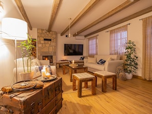 TV, fireplace
