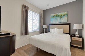 1 Schlafzimmer, Schreibtisch, Bügeleisen/Bügelbrett, Reisekinderbett