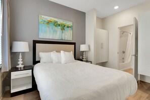 1 Schlafzimmer, Schreibtisch, Bügeleisen/Bügelbrett, Reisekinderbett