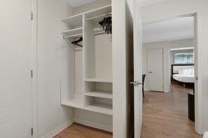 2 chambres, bureau, fer et planche à repasser, Wi-Fi gratuit