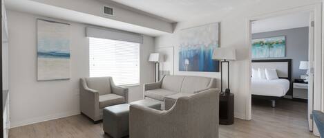 3 Schlafzimmer, Schreibtisch, Bügeleisen/Bügelbrett, Reisekinderbett