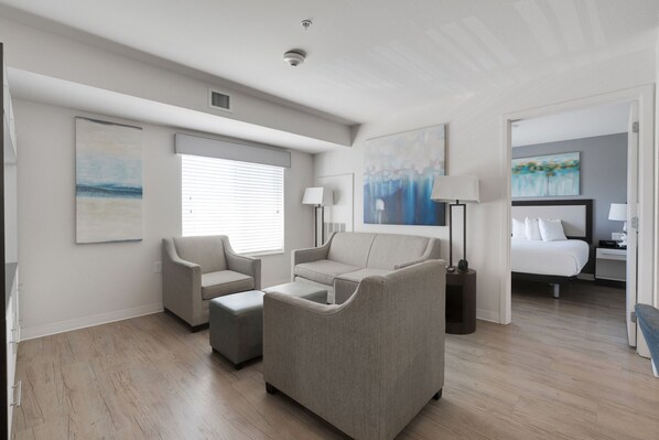 3 Schlafzimmer, Schreibtisch, Bügeleisen/Bügelbrett, Reisekinderbett