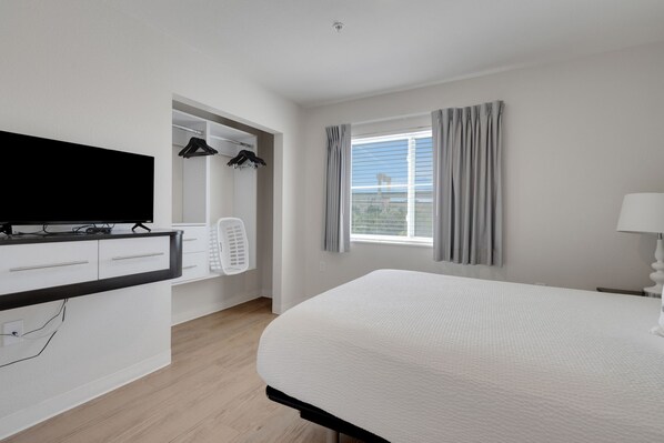 3 bedrooms, desk, iron/ironing board, free WiFi