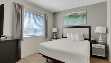 2 Schlafzimmer, Schreibtisch, Bügeleisen/Bügelbrett, Reisekinderbett