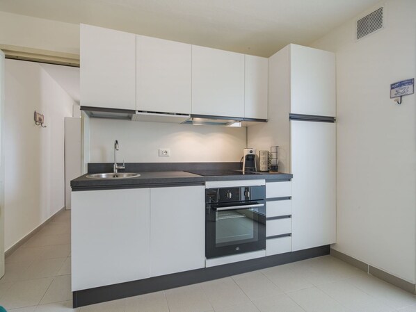 Kitchen, Kitchen Appliance, Countertop, Major Appliance, Cabinetry, Interior Design, Flooring, Kitchen Stove, Floor, Room