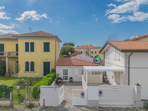 Exterior - Wonderful private villa for 4 people with A/C, WIFI, TV and patio (Camaiore)