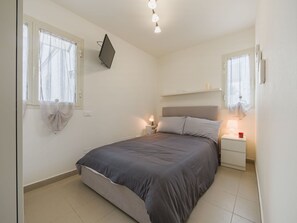 1 bedroom, travel cot, free WiFi, bed sheets - Wonderful private villa for 4 people with A/C, WIFI, TV and patio (Camaiore)