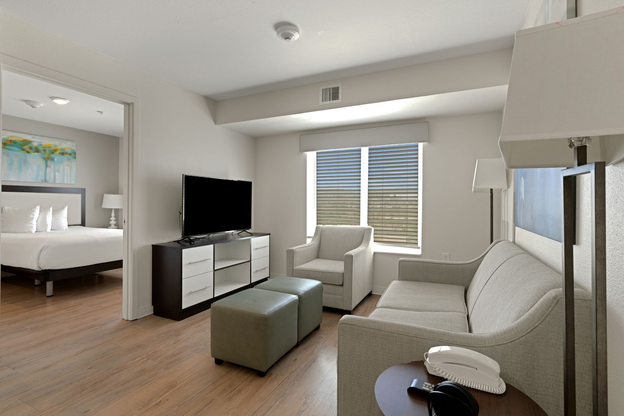 2 bedrooms, desk, iron/ironing board, travel cot