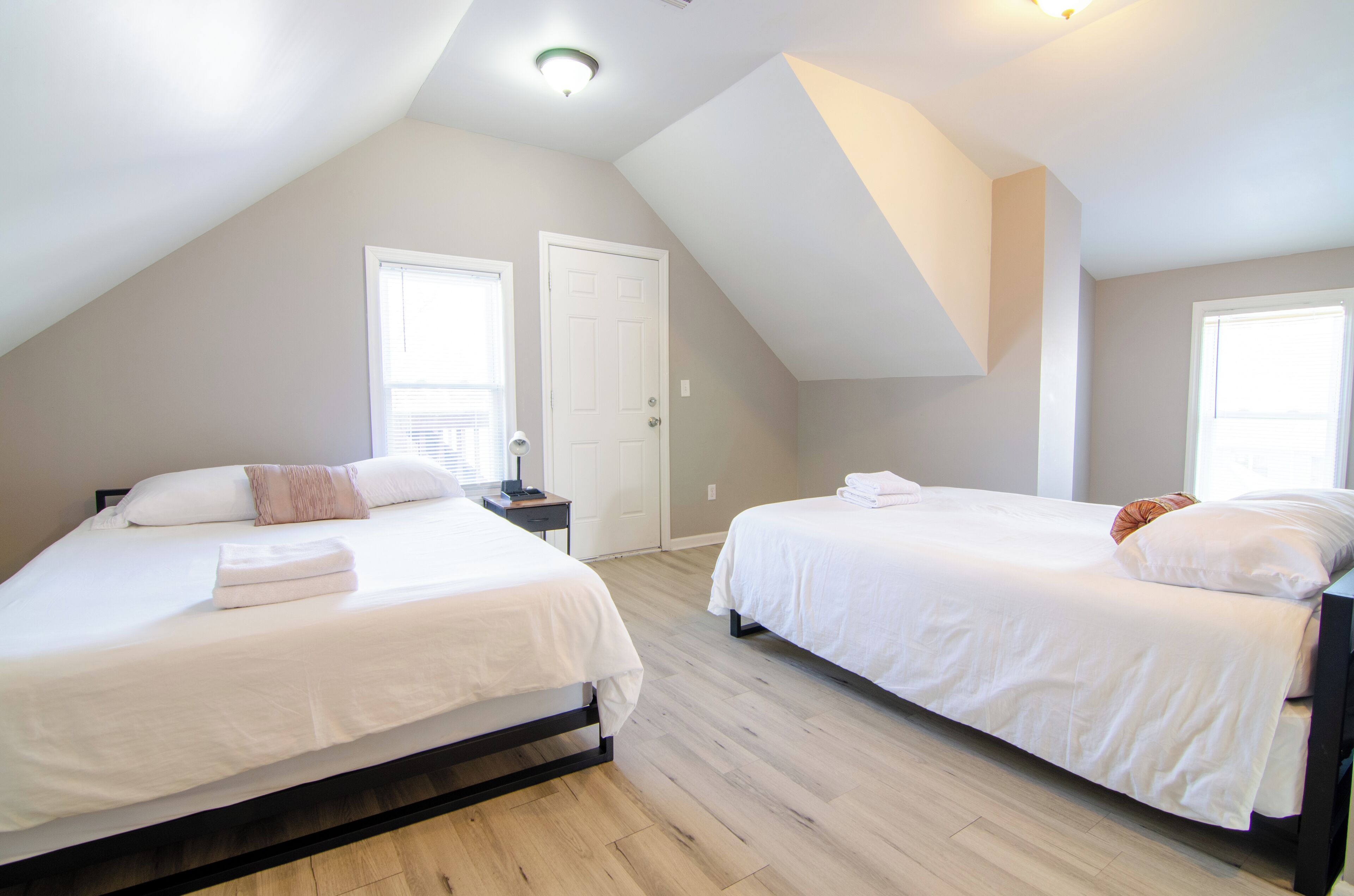 4 Schlafzimmer, Schreibtisch, Bügeleisen/Bügelbrett, kostenloses WLAN