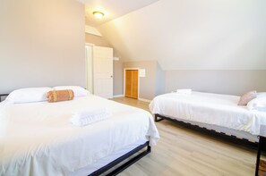 4 Schlafzimmer, Schreibtisch, Bügeleisen/Bügelbrett, kostenloses WLAN