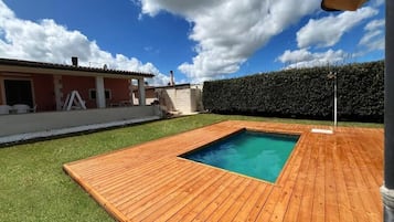 Vista frontal de la propiedad