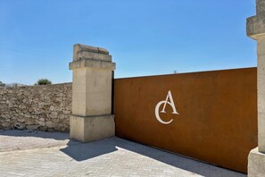 Entrada de la propiedad