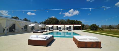 Piscine extérieure (ouverte en saison)