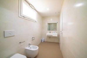 Family Room, Multiple Bedrooms (Agricola Chiani 2 Quad room) | Bathroom | Shower, hair dryer, bidet, towels