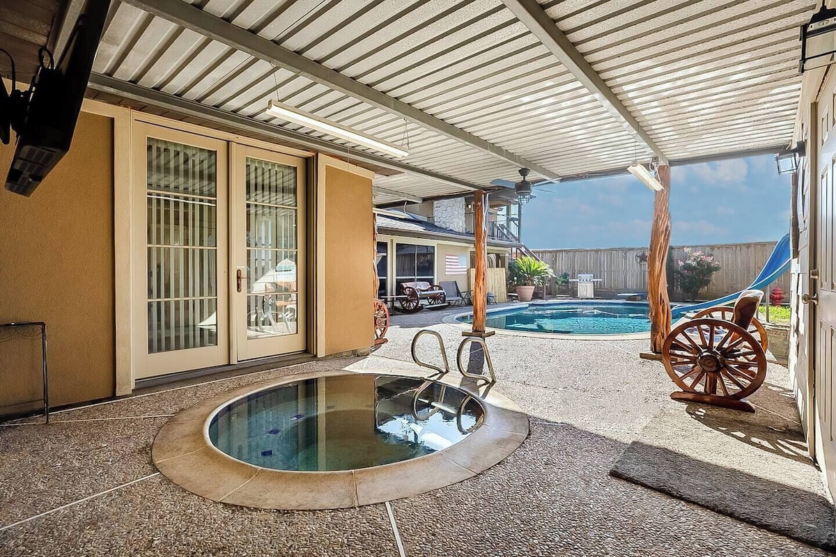 Photo 4 of Texas Big + Pool + Hottub + Bar + 8 bedroom+ Ping Pong + Mother-in-Law Suite