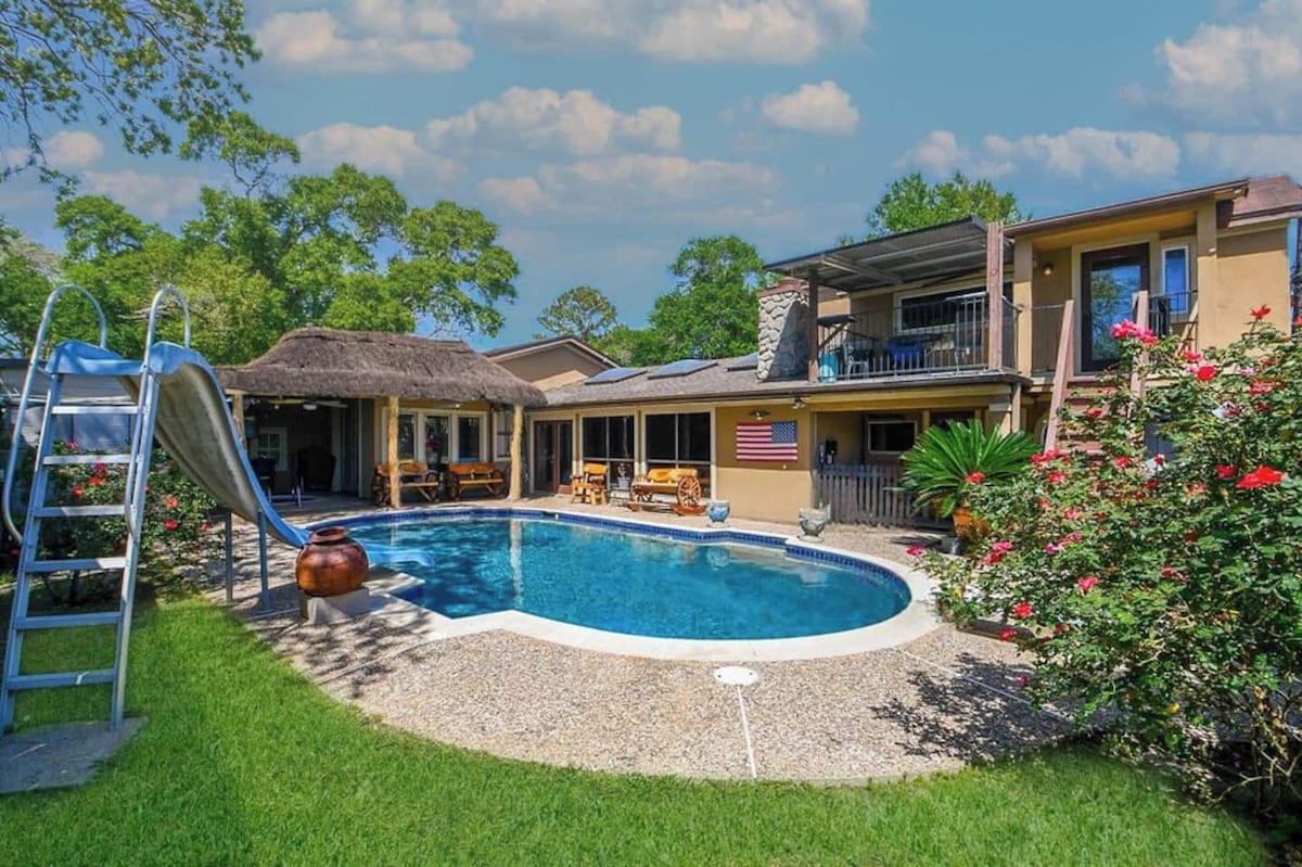 Texas Big + Pool + Hottub + Bar + 8 bedroom+ Ping Pong + Mother-in-Law Suite