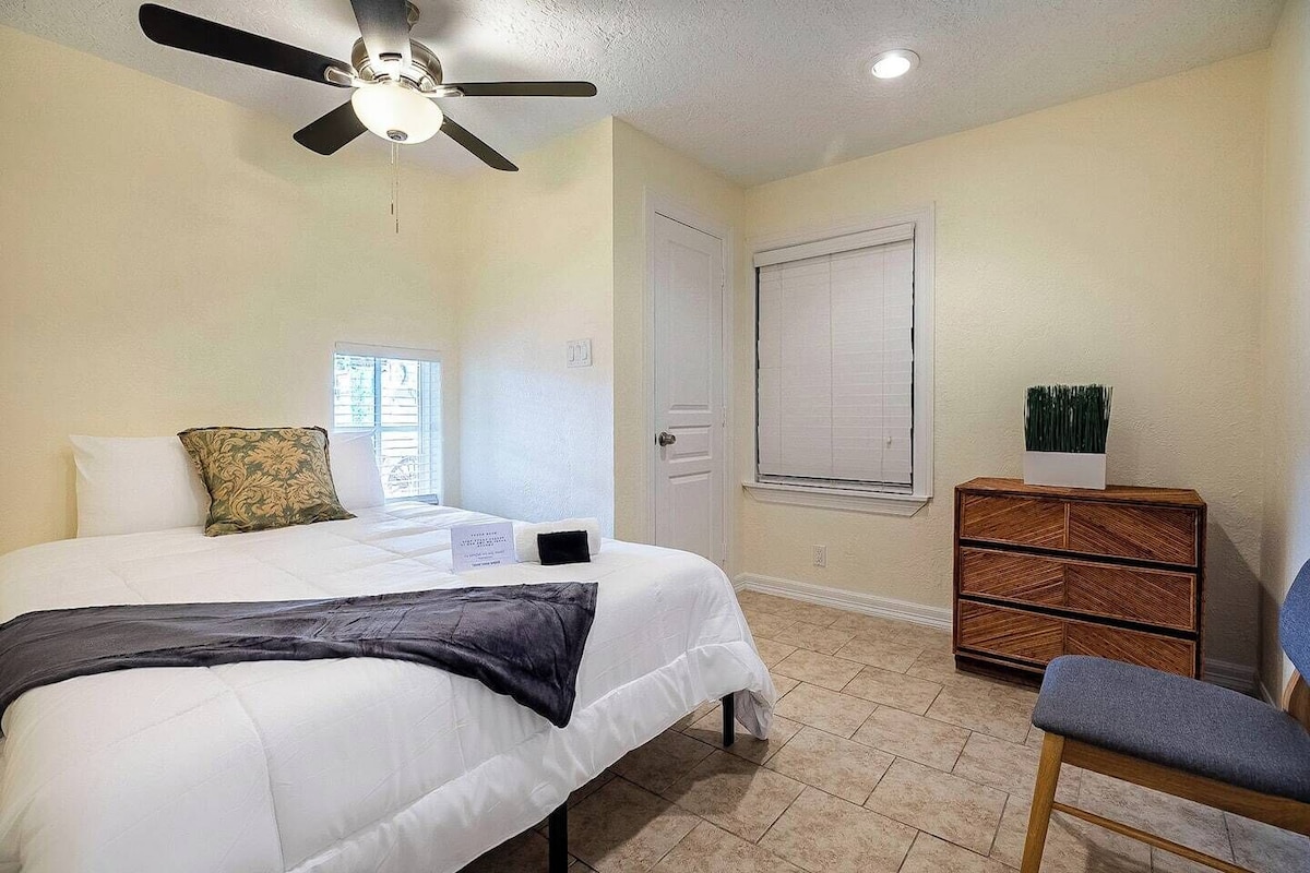 Photo 21 of Texas Big + Pool + Hottub + Bar + 8 bedroom+ Ping Pong + Mother-in-Law Suite