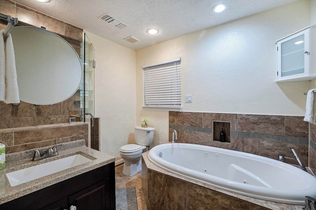 Photo 30 of Texas Big + Pool + Hottub + Bar + 8 bedroom+ Ping Pong + Mother-in-Law Suite