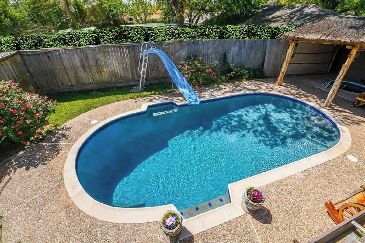 Photo 5 of Texas Big + Pool + Hottub + Bar + 8 bedroom+ Ping Pong + Mother-in-Law Suite