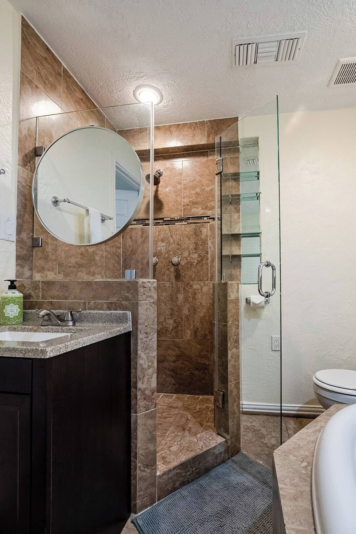 Photo 31 of Texas Big + Pool + Hottub + Bar + 8 bedroom+ Ping Pong + Mother-in-Law Suite
