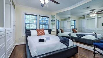 Skrivebord, strygejern/strygebræt, weekendseng, gratis Wi-Fi