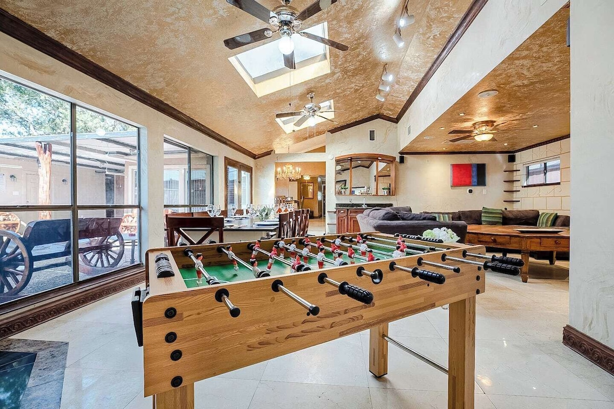 Photo 6 of Texas Big + Pool + Hottub + Bar + 8 bedroom+ Ping Pong + Mother-in-Law Suite