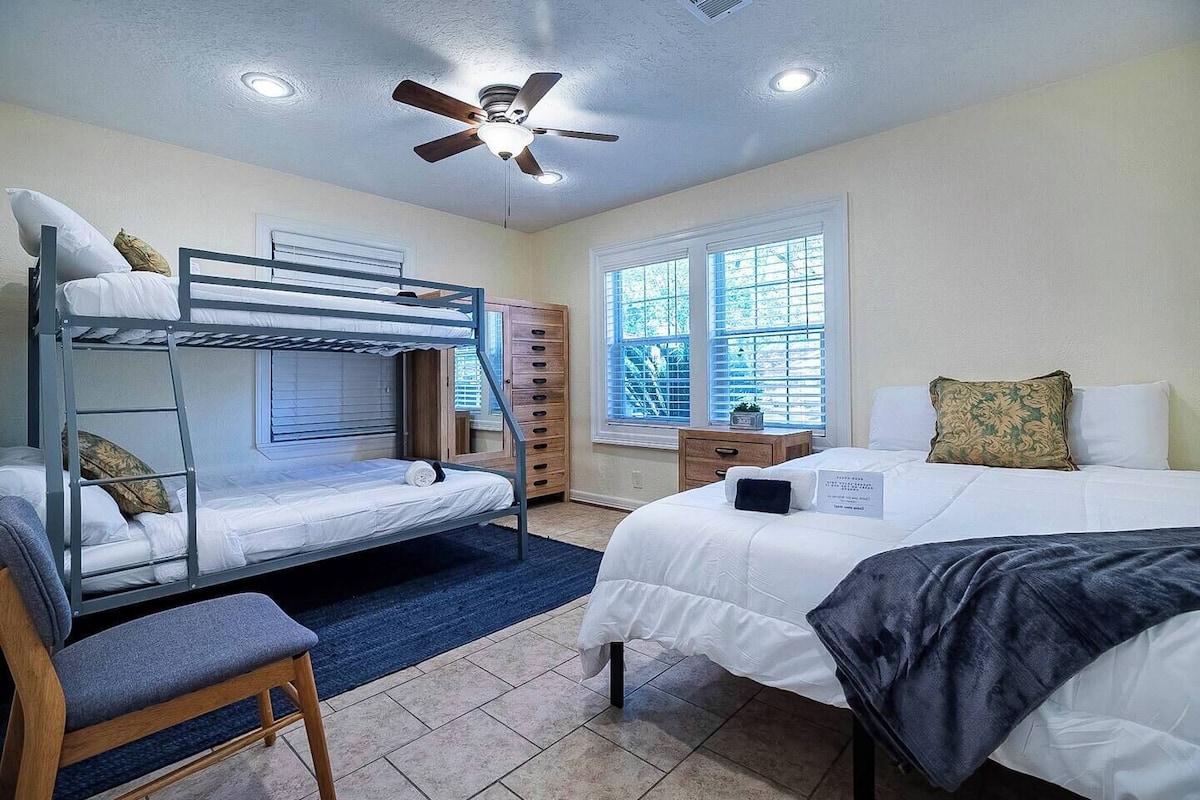 Photo 23 of Texas Big + Pool + Hottub + Bar + 8 bedroom+ Ping Pong + Mother-in-Law Suite