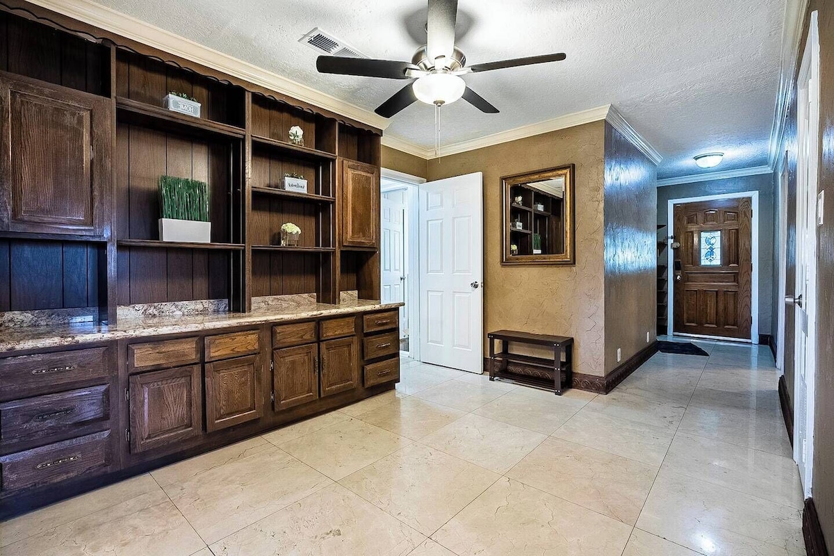 Photo 35 of Texas Big + Pool + Hottub + Bar + 8 bedroom+ Ping Pong + Mother-in-Law Suite